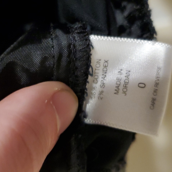 New York and Co stretch black shorts with pockets - Picture 6 of 6